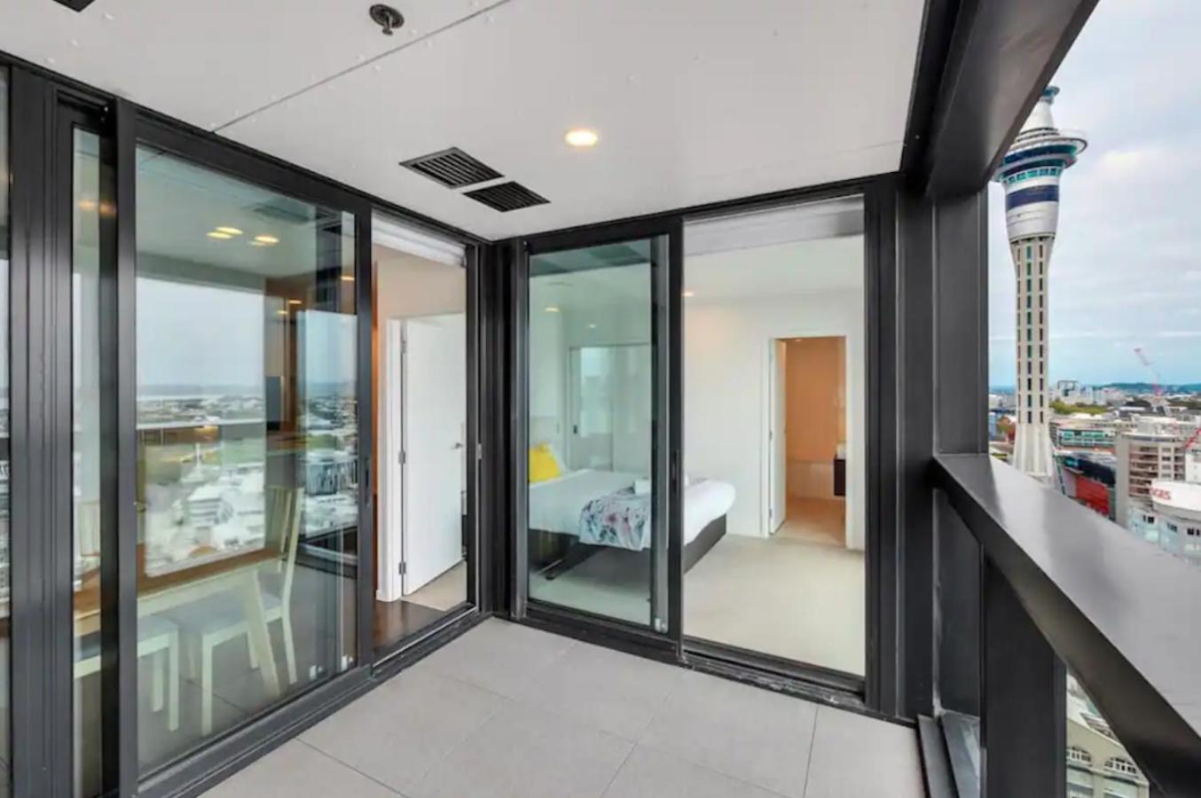 Magnificent Harbour View Skytower View Apartment In Cbd Auckland Exterior photo